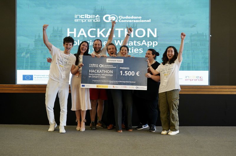El �Glovo� de los residuos gana el primer Hackathon WhatsApp de la Comunitat Valenciana