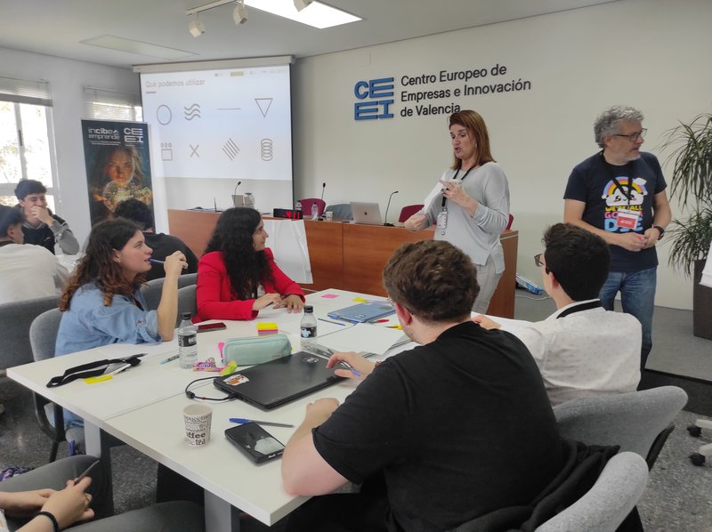 Ganadores junto al jurado.