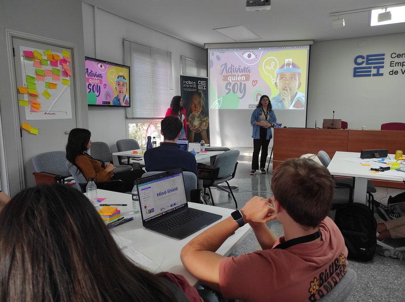 Los participantes hicieron pitchs de sus proyectos.