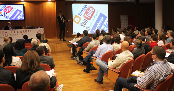 Presentaci�n  "Estrategias de innovaci�n y desarrollo en la web social", por Enrique Dans