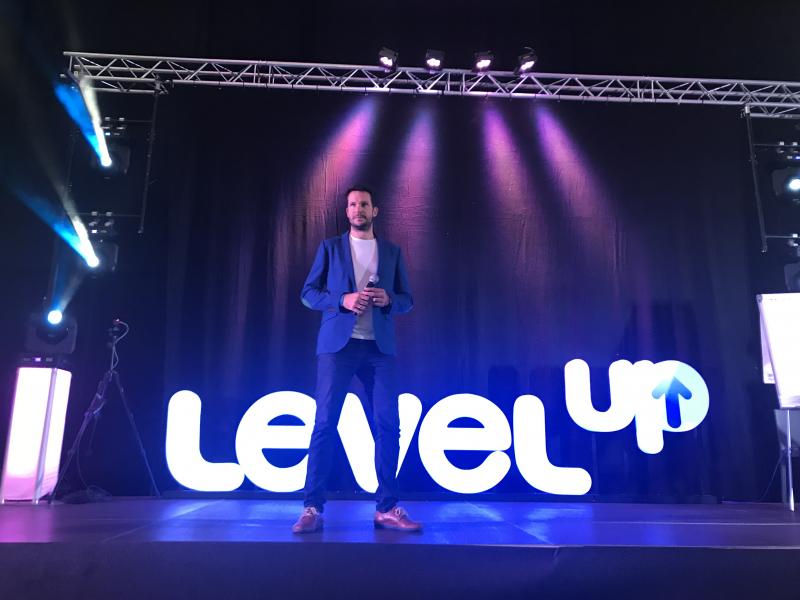 "La formaci�n empresarial no puede basarse �nicamente en teor�a"