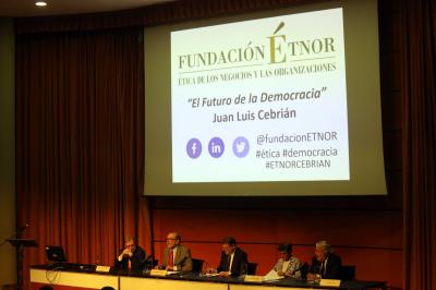 Cebri�n: �La sociedad y las empresas  est�n dando la espalda a los pol�ticos"