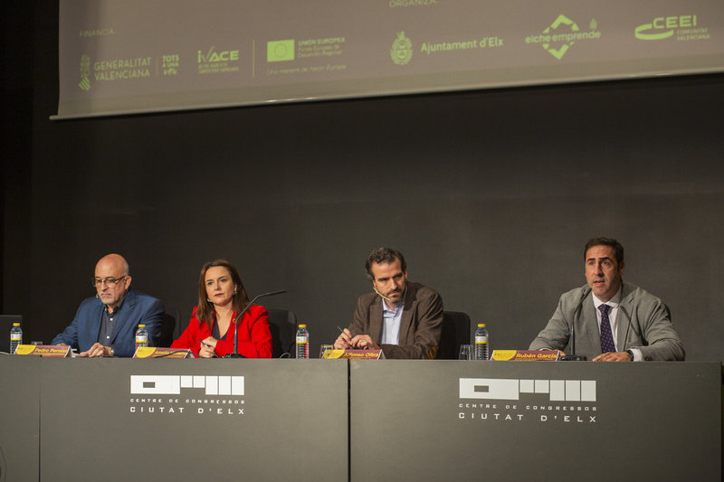 Mesa redonda Smart Society. Focus Pyme y Emprendimiento CV[;;;][;;;]